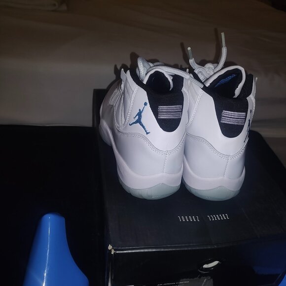 Air Jordan 11 Retro - Picture 4 of 4